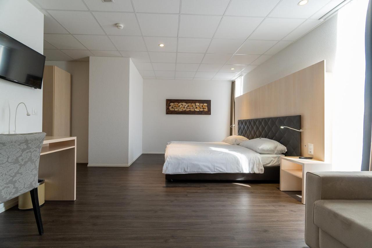 Los Lorentes Apartments Bern Airport ベルプ エクステリア 写真