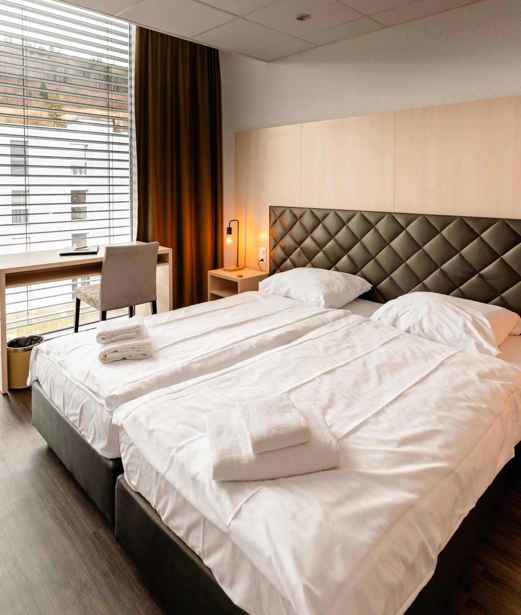 Los Lorentes Aparthotel Bern Airport ベルプ エクステリア 写真