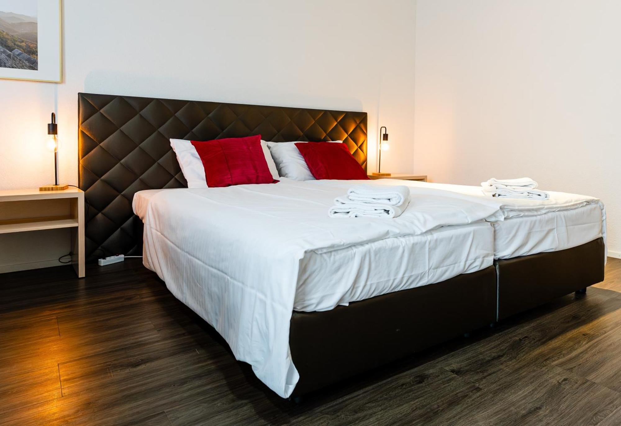 Los Lorentes Apartments Bern Airport ベルプ エクステリア 写真