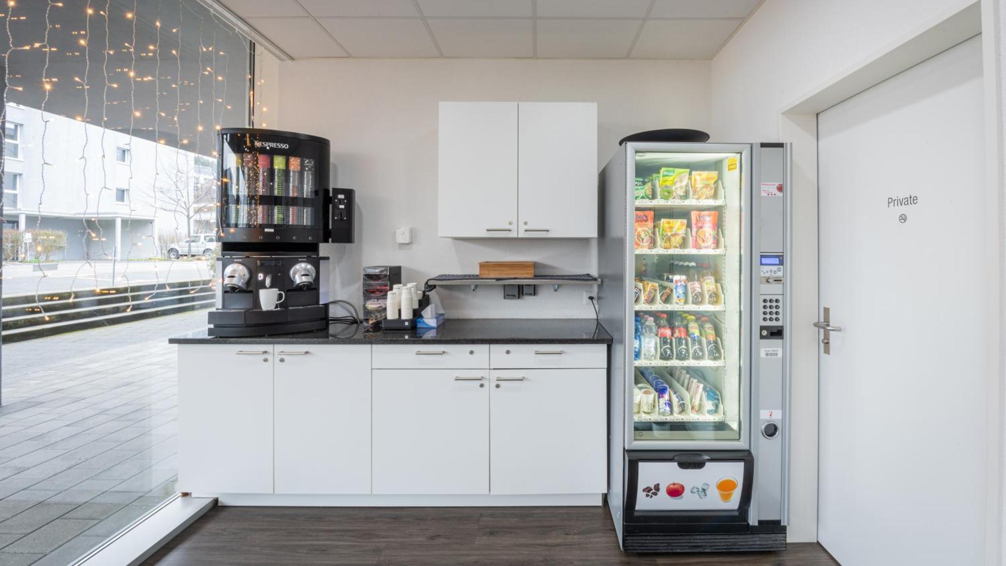 Los Lorentes Apartments Bern Airport ベルプ エクステリア 写真