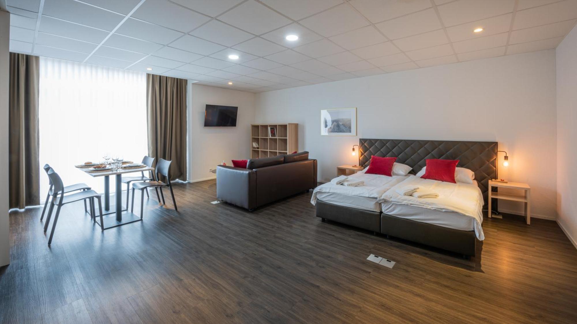 Los Lorentes Apartments Bern Airport ベルプ エクステリア 写真