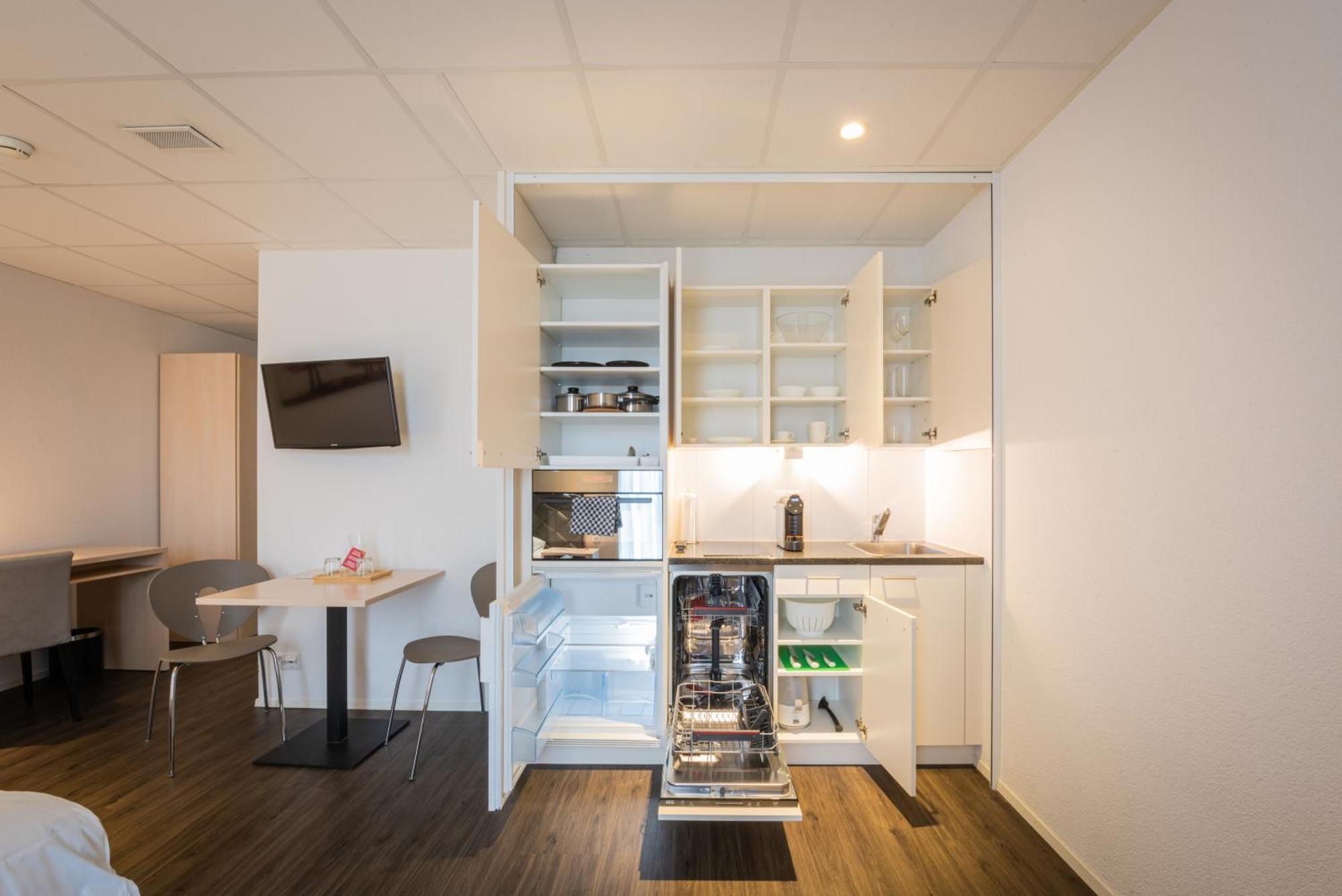 Los Lorentes Apartments Bern Airport ベルプ エクステリア 写真