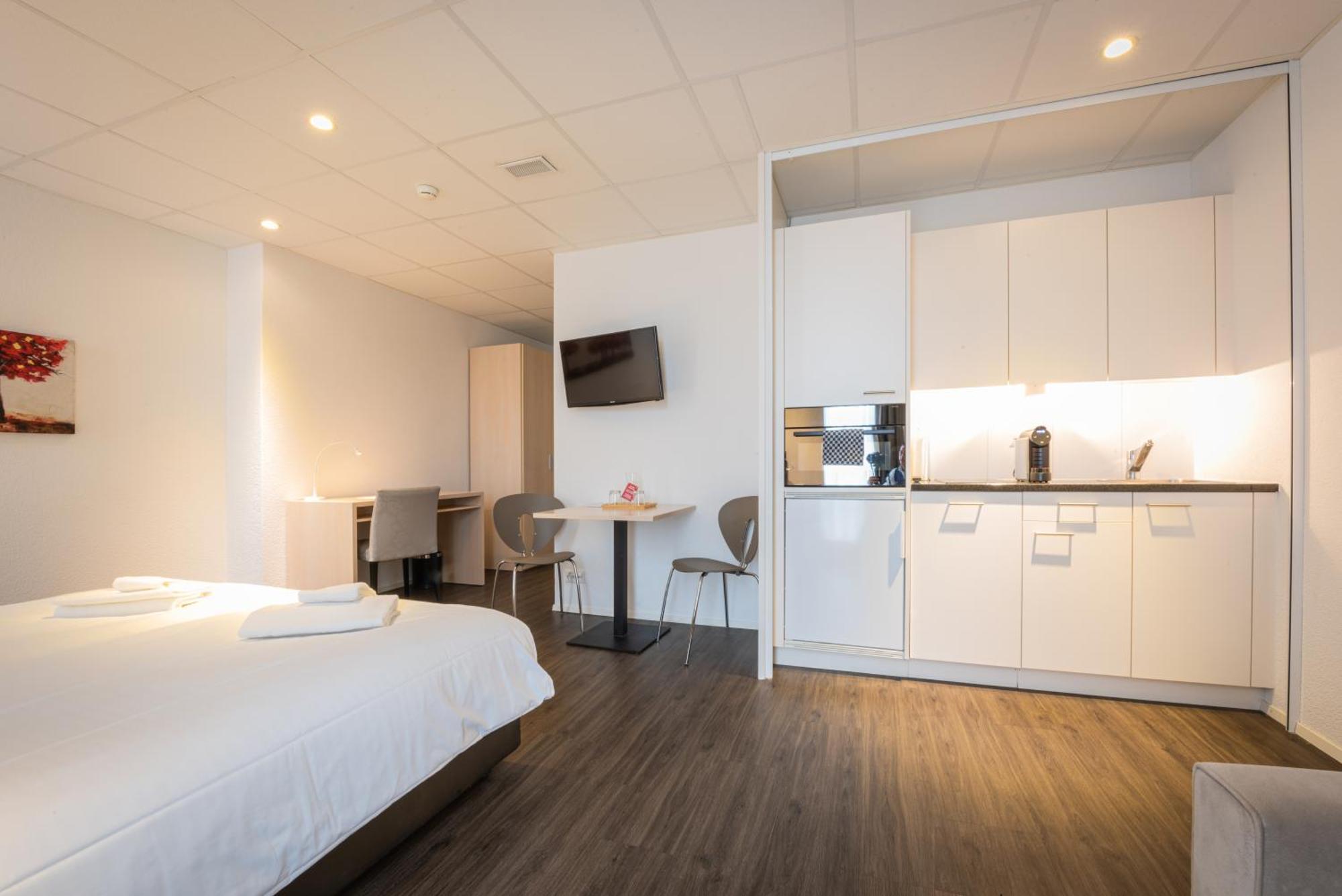 Los Lorentes Apartments Bern Airport ベルプ エクステリア 写真
