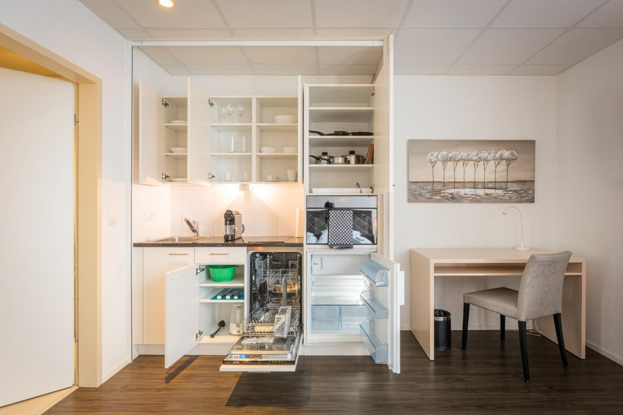 Los Lorentes Apartments Bern Airport ベルプ エクステリア 写真