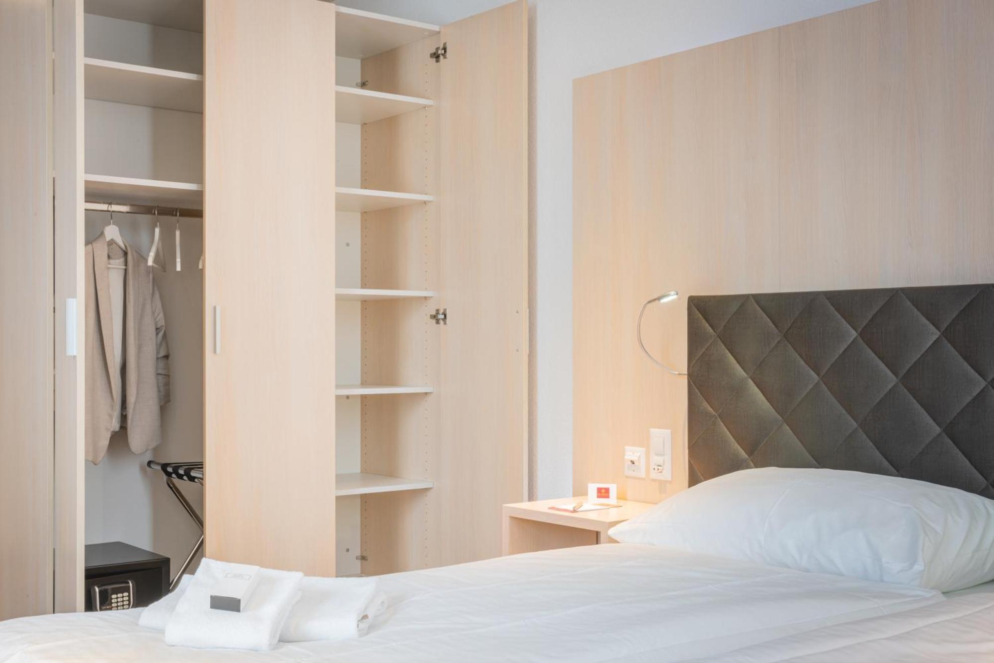 Los Lorentes Apartments Bern Airport ベルプ エクステリア 写真