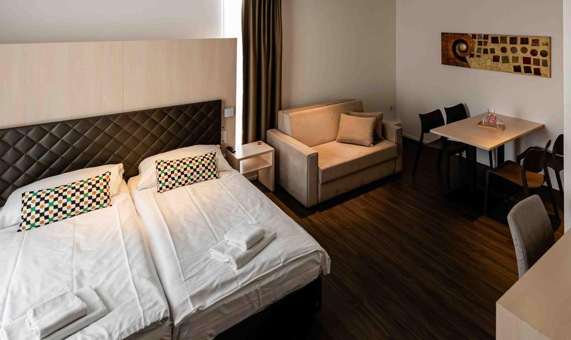 Los Lorentes Apartments Bern Airport ベルプ エクステリア 写真