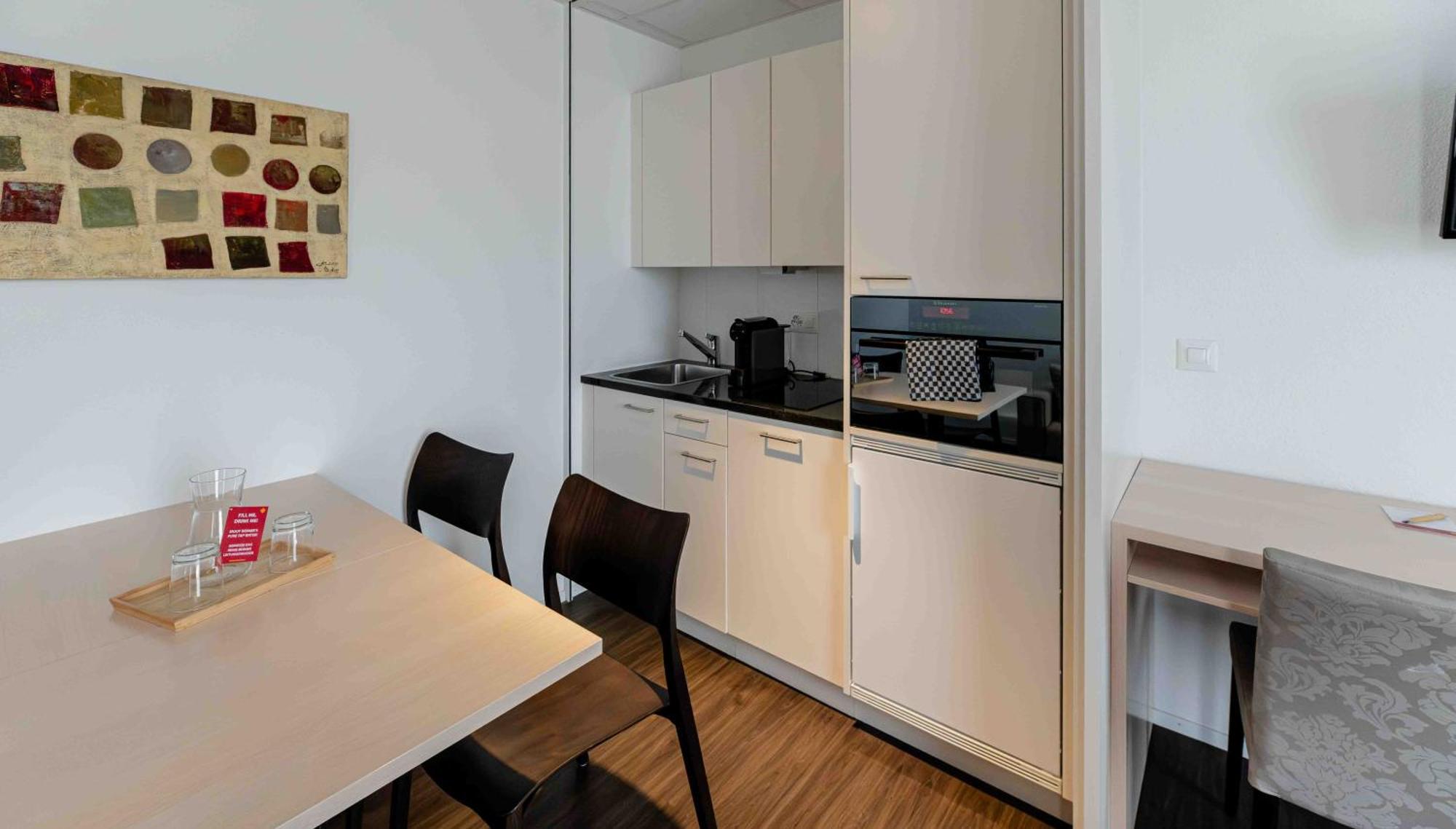 Los Lorentes Apartments Bern Airport ベルプ エクステリア 写真