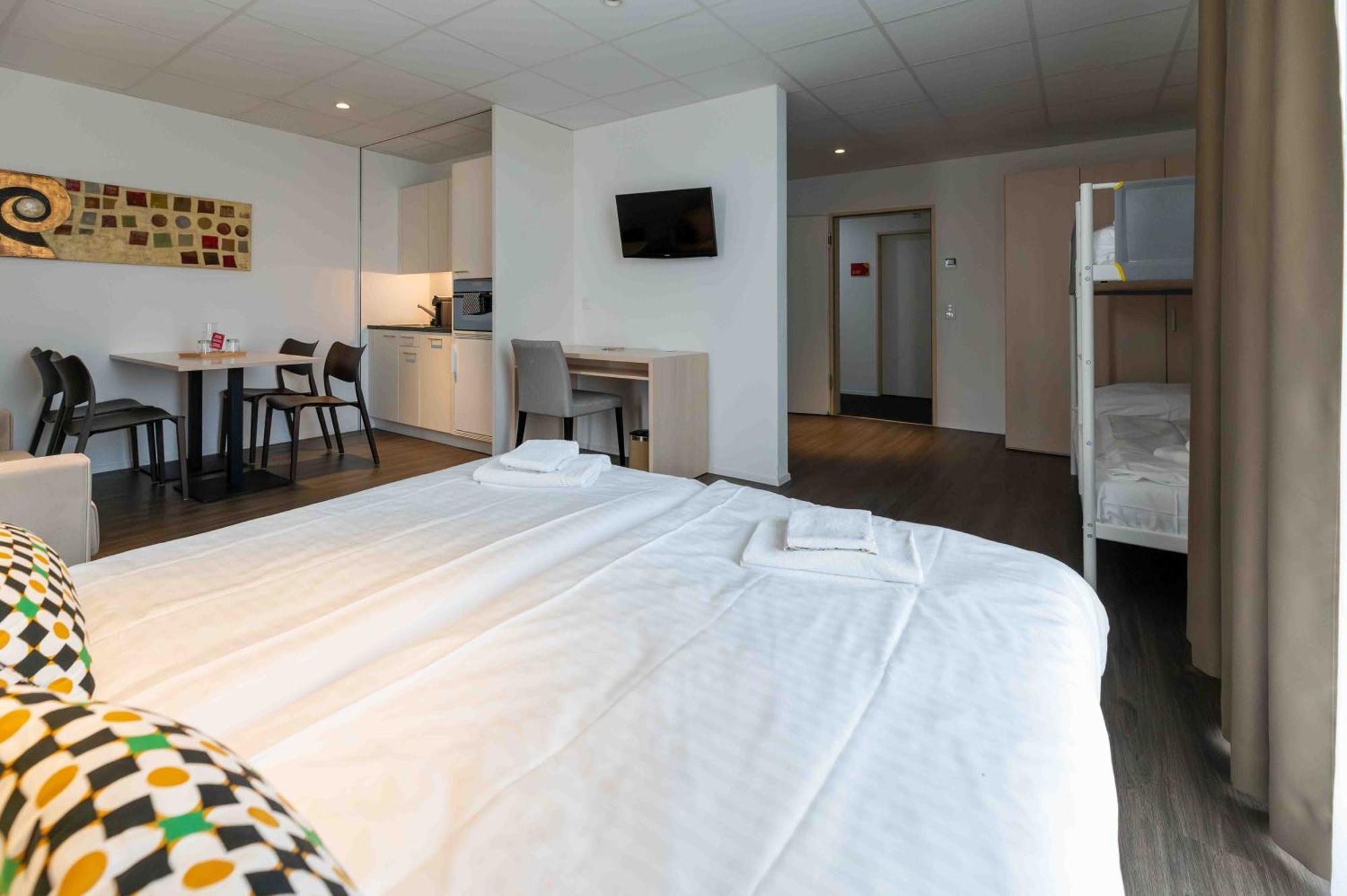 Los Lorentes Apartments Bern Airport ベルプ エクステリア 写真